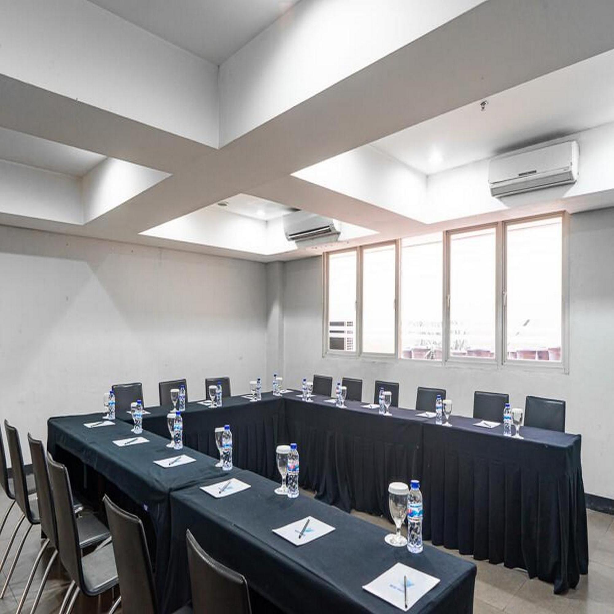 Reddoorz Plus At Blue Pacific Blok M Jakarta Exterior photo