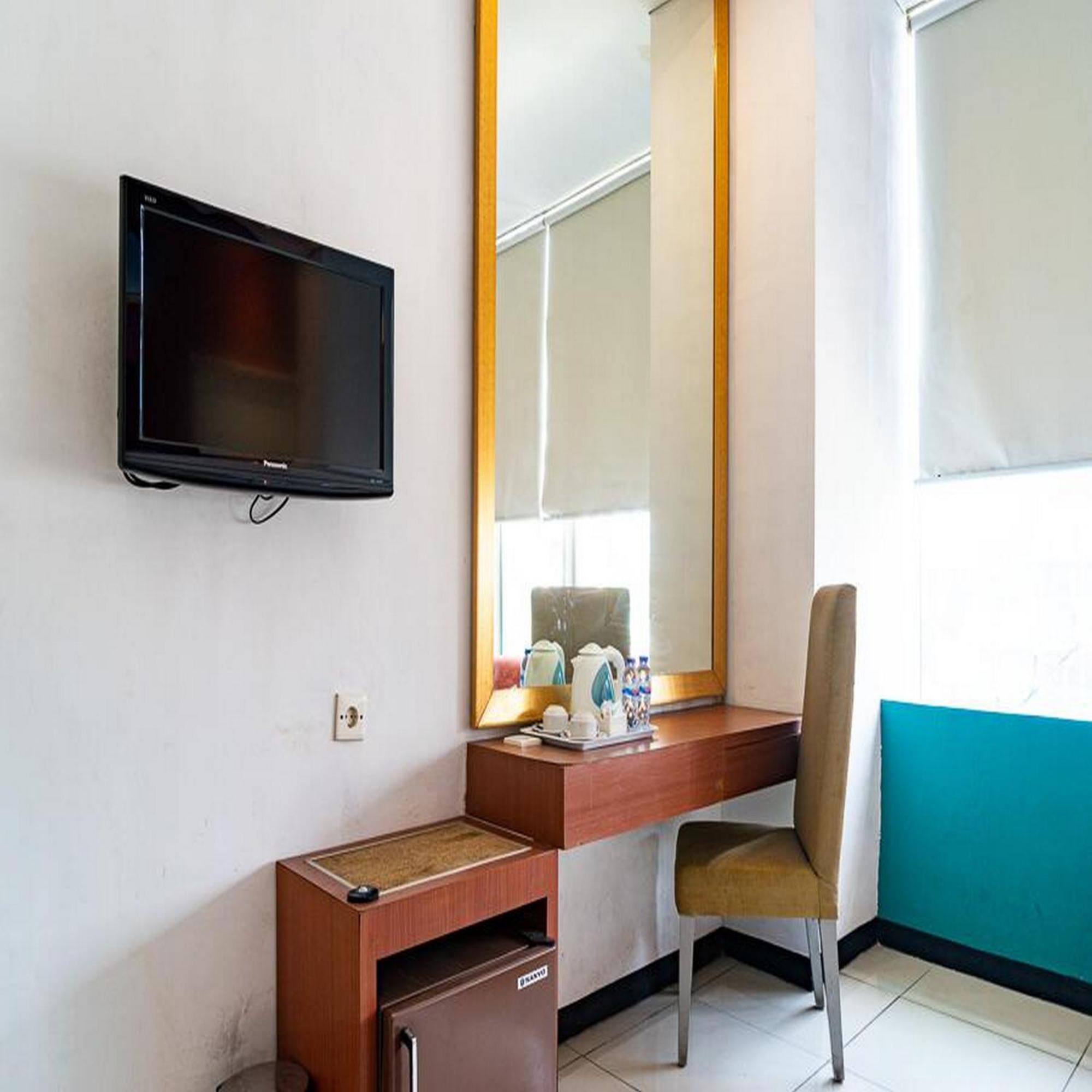 Reddoorz Plus At Blue Pacific Blok M Jakarta Exterior photo